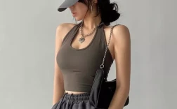 小背心套什么外搭？小背心外穿里面搭配什么