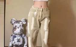 卡其色的裤子配什么颜色的短袖好看 卡其裤配什么颜色T恤