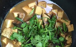 鱼头炖豆腐怎么做？步骤和技巧有哪些？